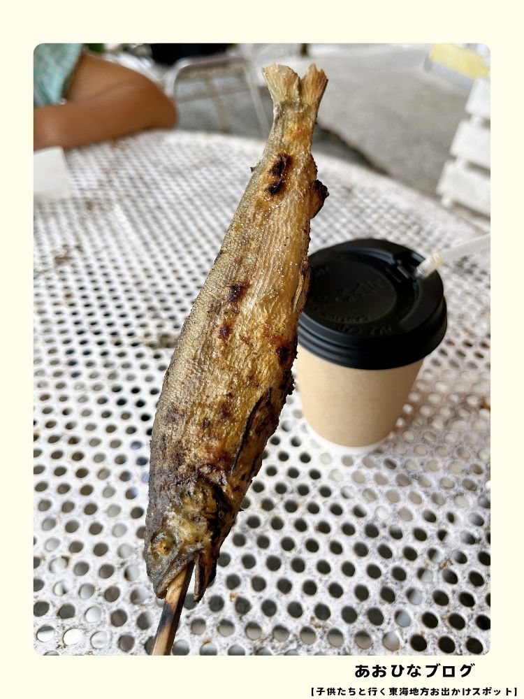 竜ヶ岩洞前のコーヒーと鮎の塩焼き